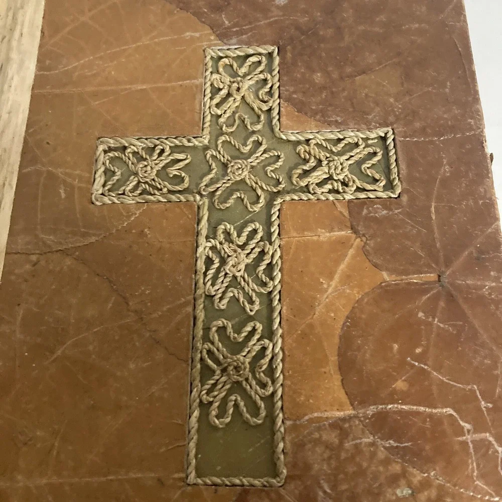 Vtg Handmade Banana Leaf Bamboo Cross Photo Album 8.75